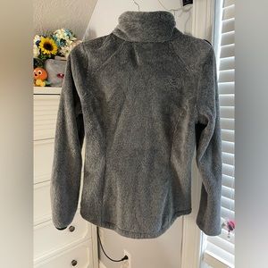 Grey women’s North Face fleece jacket